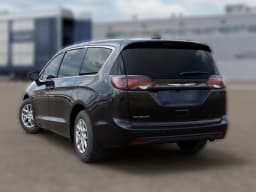 Chrysler Voyager LX FWD 2026 — side view