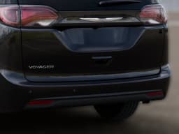 Chrysler Voyager LX FWD 2026 — side view
