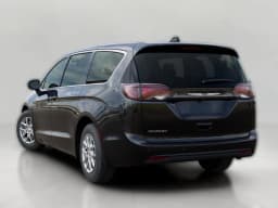 Chrysler Voyager LX FWD 2026 — side view