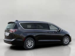 Chrysler Voyager LX FWD 2026 — side view
