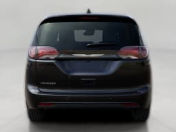 Chrysler Voyager LX FWD 2026 — side view