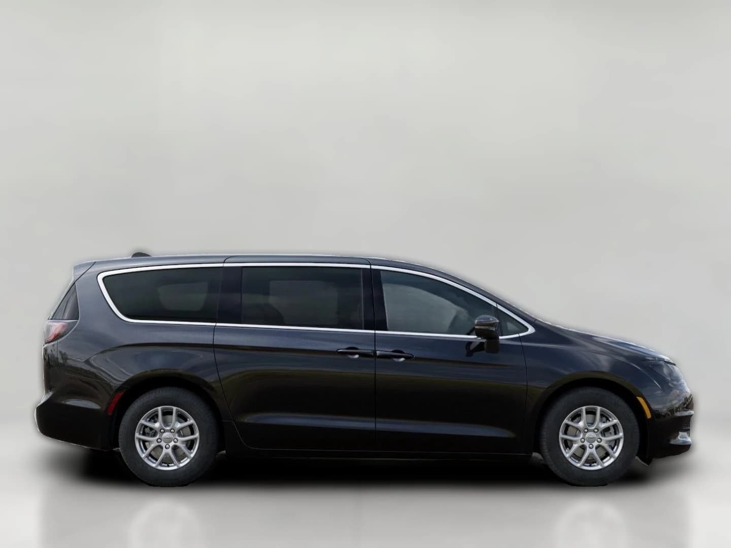 Chrysler Voyager LX FWD 2026 — side view