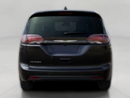 Chrysler Voyager LX FWD 2026 — side view