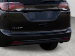 Chrysler Voyager LX FWD 2026 — side view