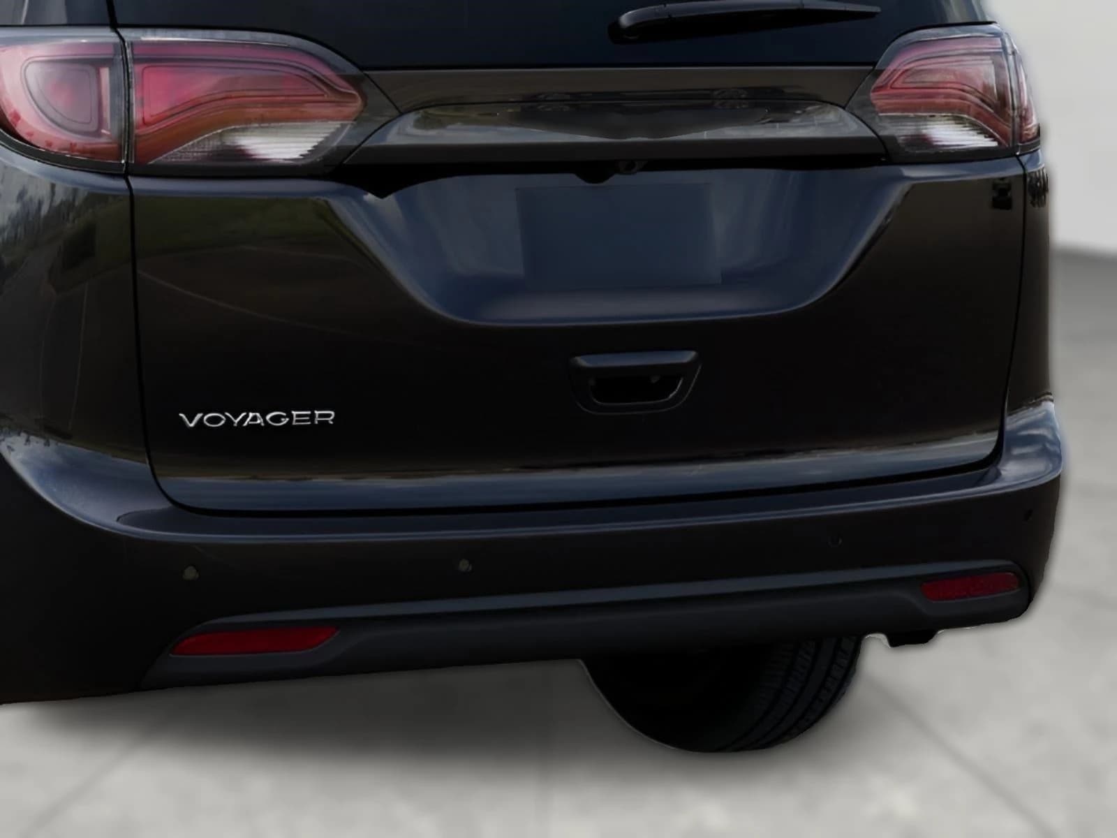 Chrysler Voyager LX FWD 2026 — side view