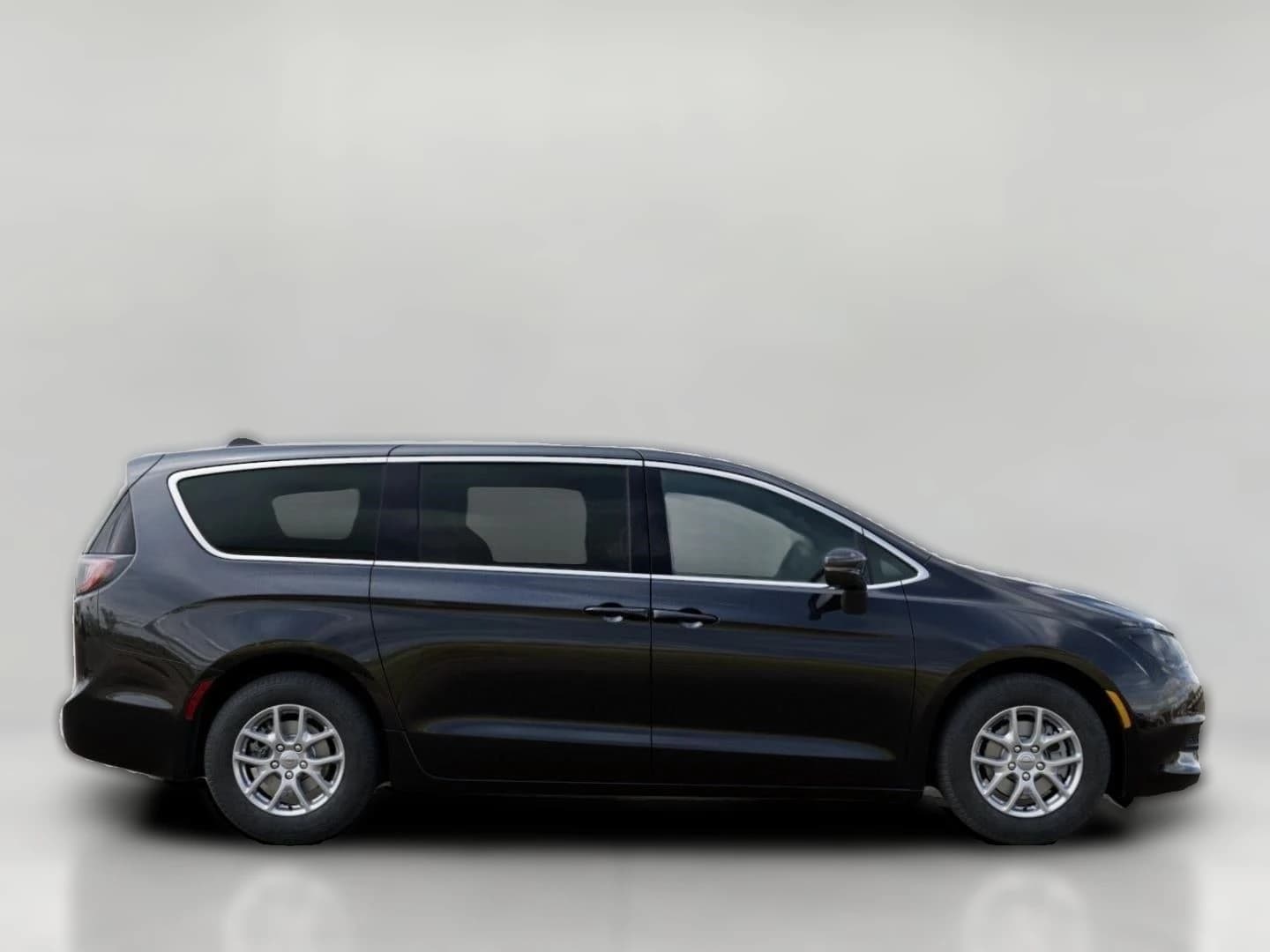 Chrysler Voyager LX FWD 2026 — side view