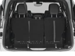 Chrysler Voyager LX FWD 2026 — side view