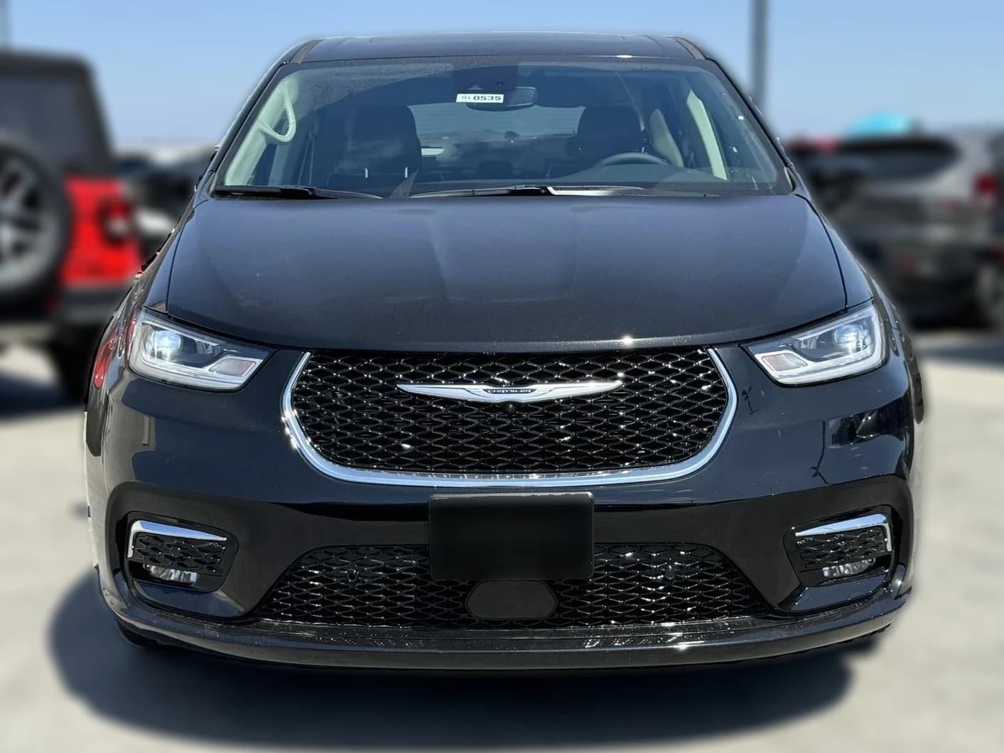Chrysler Pacifica Limited FWD 2024 — side view