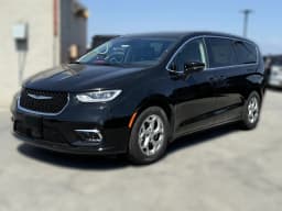 Chrysler Pacifica Limited FWD 2024 — side view