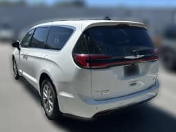 Chrysler Pacifica Select AWD 2026 — side view
