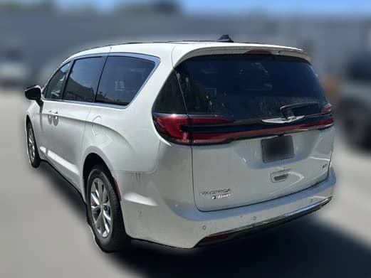 Chrysler Pacifica Select AWD 2026 — side view
