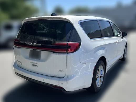 Chrysler Pacifica Select AWD 2026 — side view