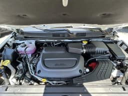 Chrysler Pacifica Select AWD 2026 — side view