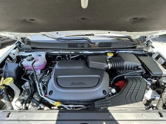 Chrysler Pacifica Select AWD 2026 — side view