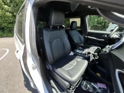 Chrysler Pacifica Select AWD 2026 — side view