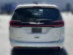 Chrysler Pacifica Select AWD 2026 — side view