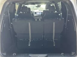 Chrysler Pacifica Select AWD 2026 — side view