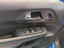 Chrysler Pacifica Select AWD 2026 — side view