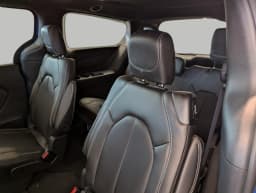 Chrysler Pacifica Select AWD 2026 — side view