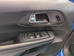 Chrysler Pacifica Select AWD 2026 — side view