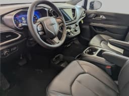 Chrysler Pacifica Select AWD 2026 — side view