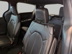 Chrysler Pacifica Select AWD 2026 — side view