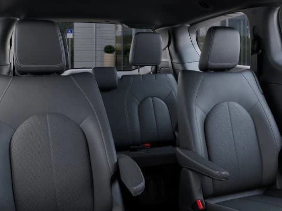 Chrysler Pacifica Select AWD 2026 — side view