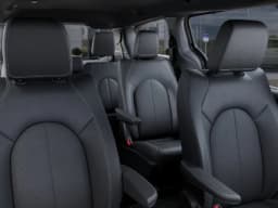 Chrysler Pacifica Select AWD 2026 — side view