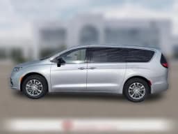 Chrysler Pacifica Select AWD 2026 — side view