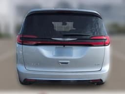 Chrysler Pacifica Select AWD 2026 — side view