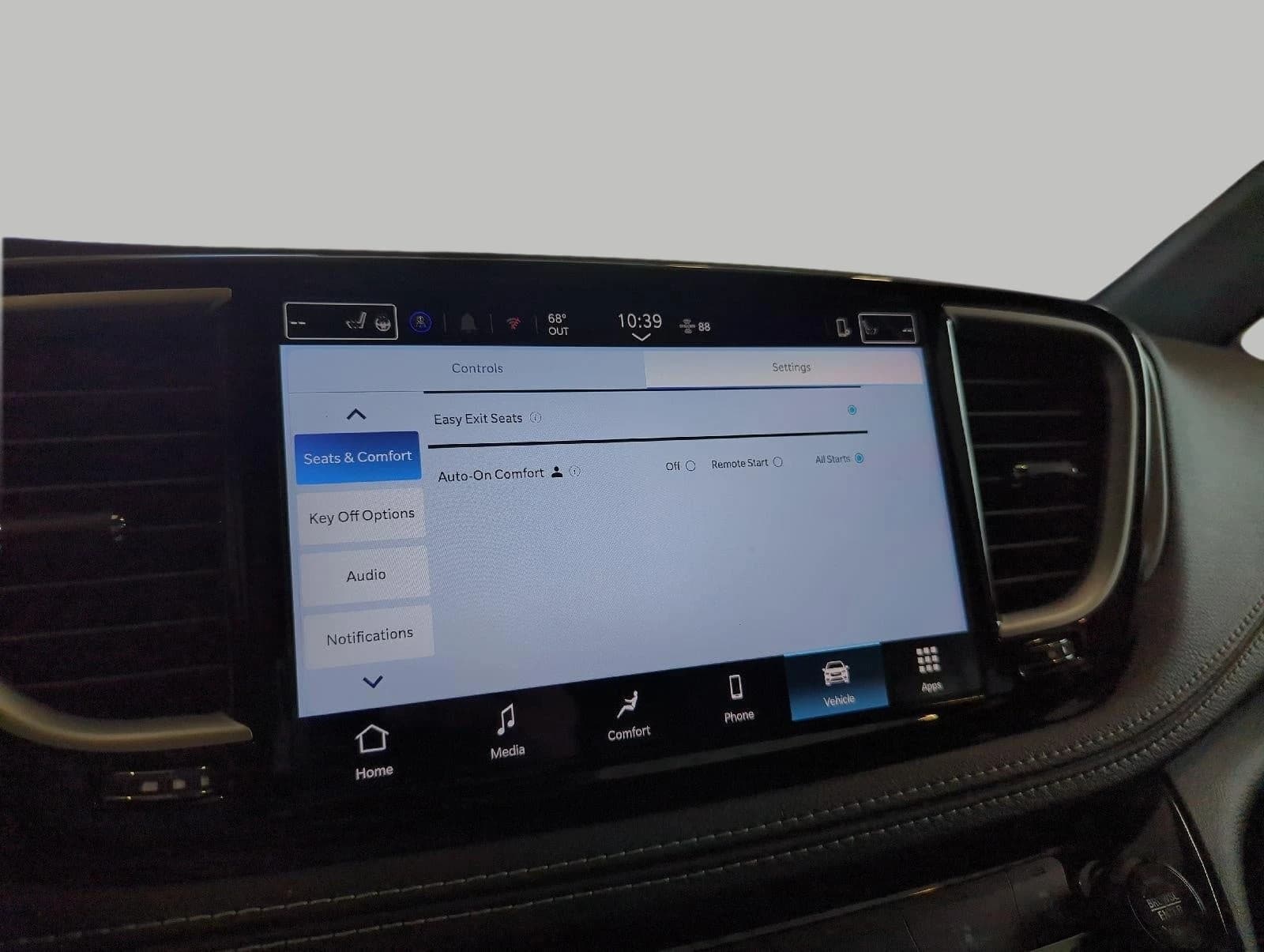 Chrysler Pacifica Select AWD 2027 — side view