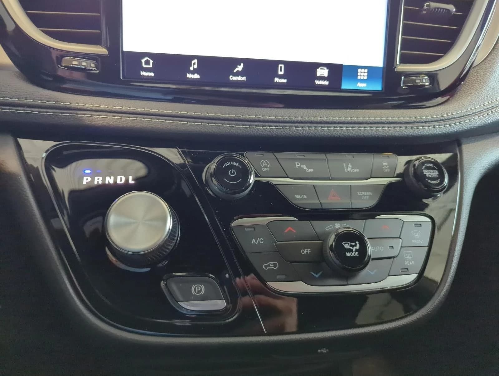 Chrysler Pacifica Select AWD 2027 — side view