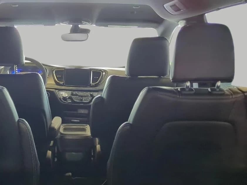 Chrysler Pacifica Select AWD 2027 — side view