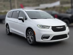 Chrysler Pacifica Pinnacle AWD 2026 — side view