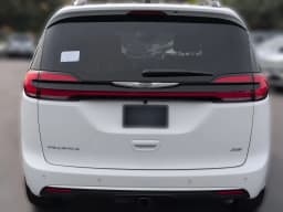 Chrysler Pacifica Pinnacle AWD 2026 — side view