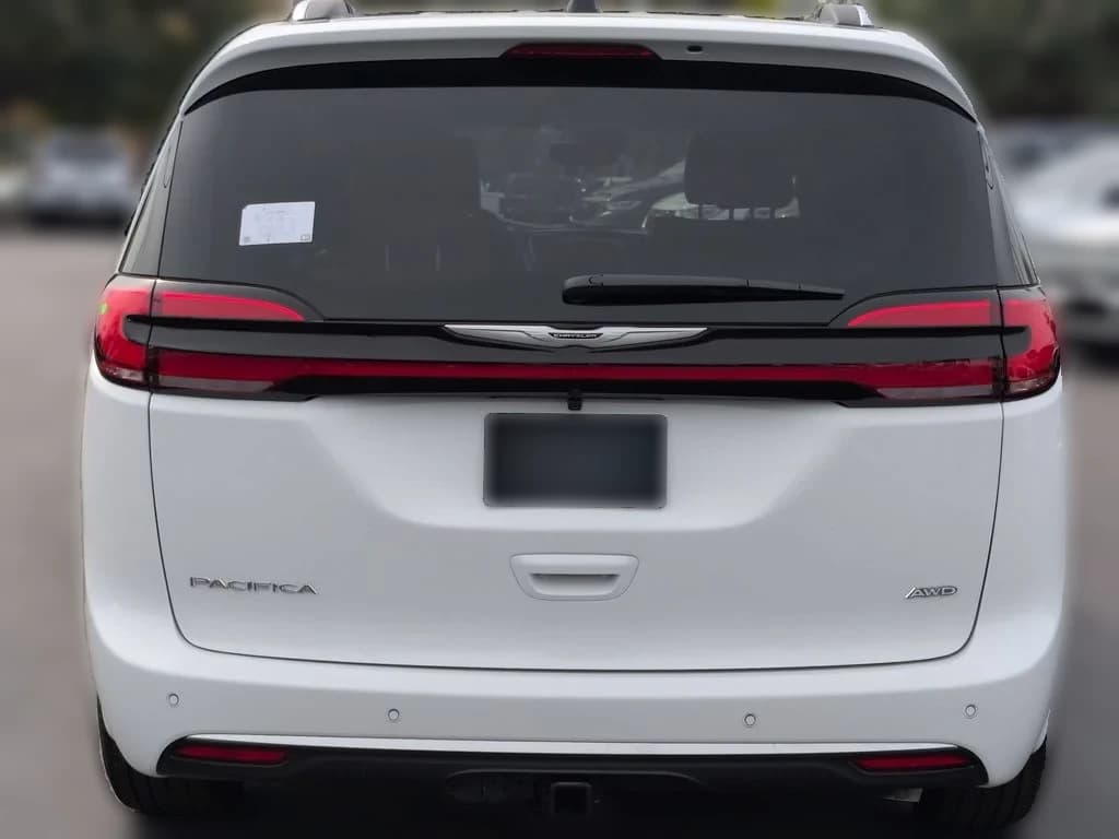 Chrysler Pacifica Pinnacle AWD 2026 — side view