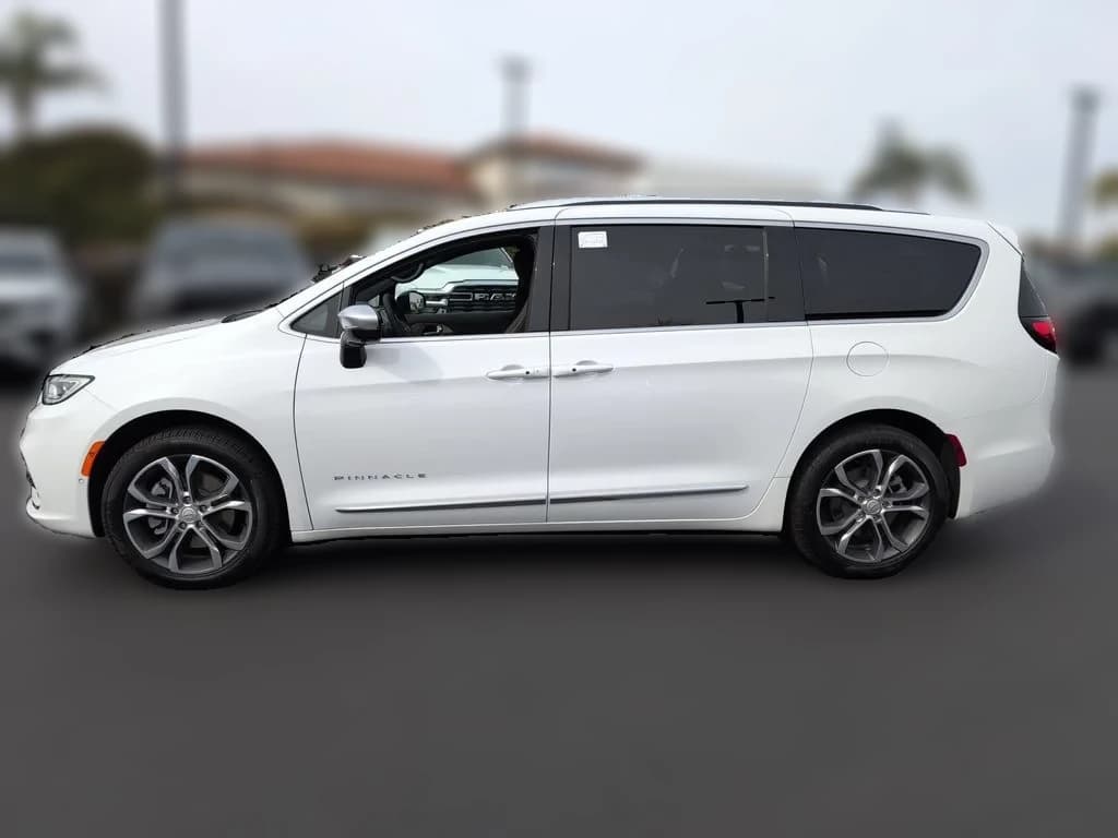 Chrysler Pacifica Pinnacle AWD 2026 — side view