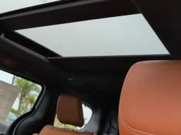 Chrysler Pacifica Pinnacle AWD 2026 — side view