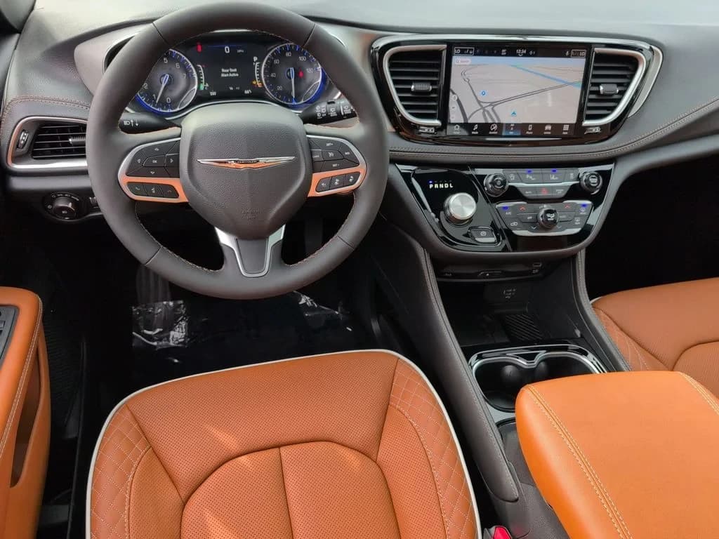 Chrysler Pacifica Pinnacle AWD 2026 — side view