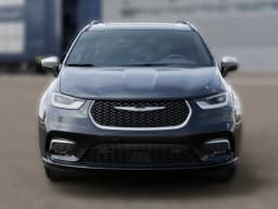 Chrysler Pacifica Pinnacle AWD 2026 — side view