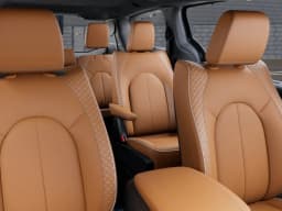 Chrysler Pacifica Pinnacle AWD 2026 — side view
