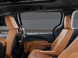 Chrysler Pacifica Pinnacle AWD 2026 — side view