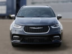 Chrysler Pacifica Pinnacle AWD 2026 — side view