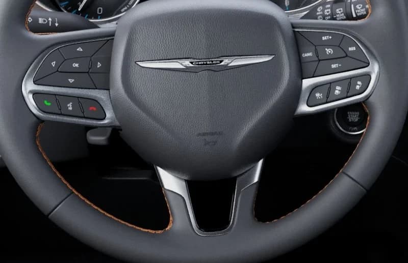Chrysler Pacifica Pinnacle AWD 2026 — side view