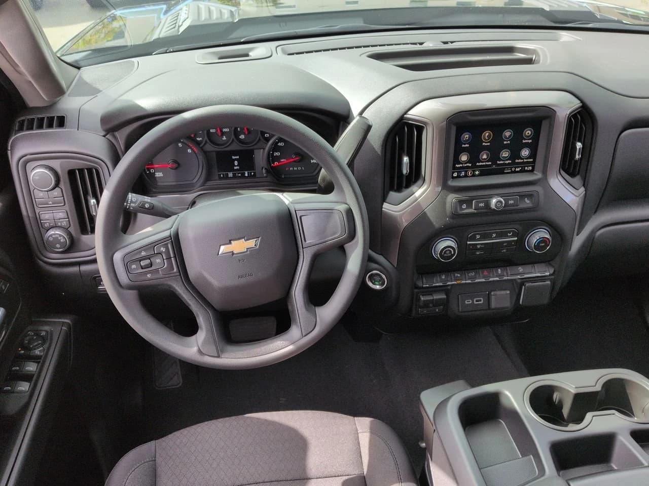 Chevrolet Silverado 2500HD Custom 4WD Crew Cab 159" 2026 — side view