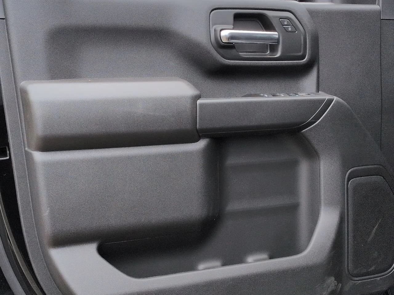 Chevrolet Silverado 2500HD Custom 4WD Crew Cab 159" 2026 — side view