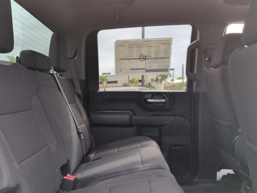 Chevrolet Silverado 2500HD Custom 4WD Crew Cab 159" 2026 — side view