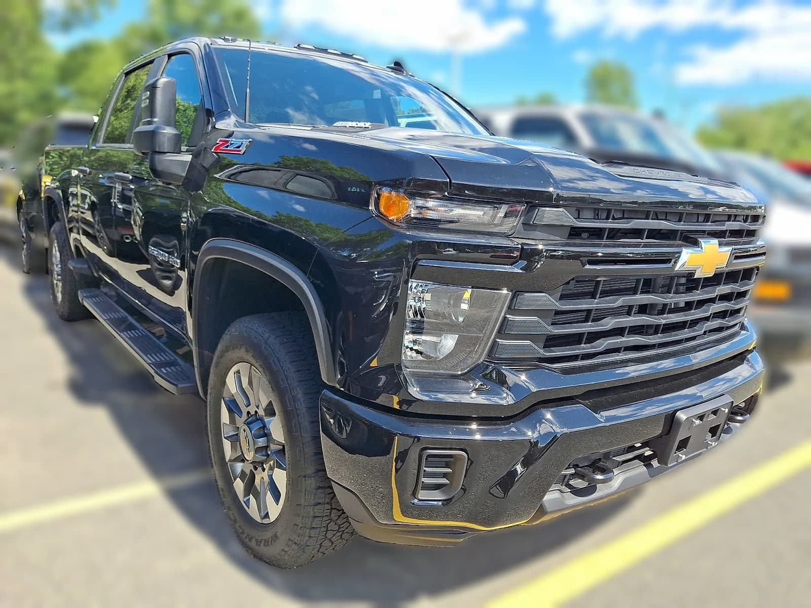 Chevrolet Silverado 2500HD Custom 4WD Crew Cab 159" 2026 — side view