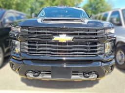 Chevrolet Silverado 2500HD Custom 4WD Crew Cab 159" 2026 — side view