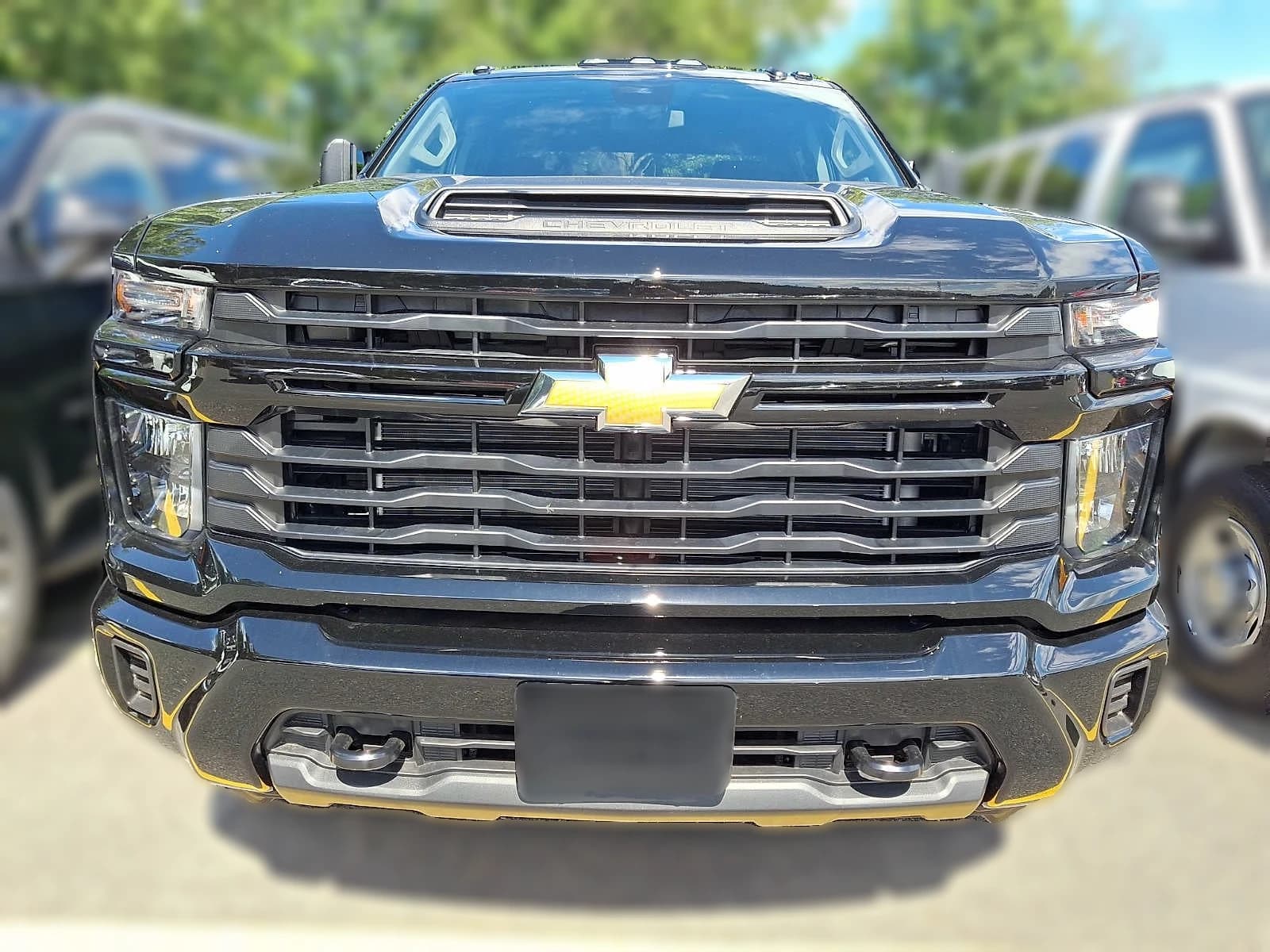 Chevrolet Silverado 2500HD Custom 4WD Crew Cab 159" 2026 — side view